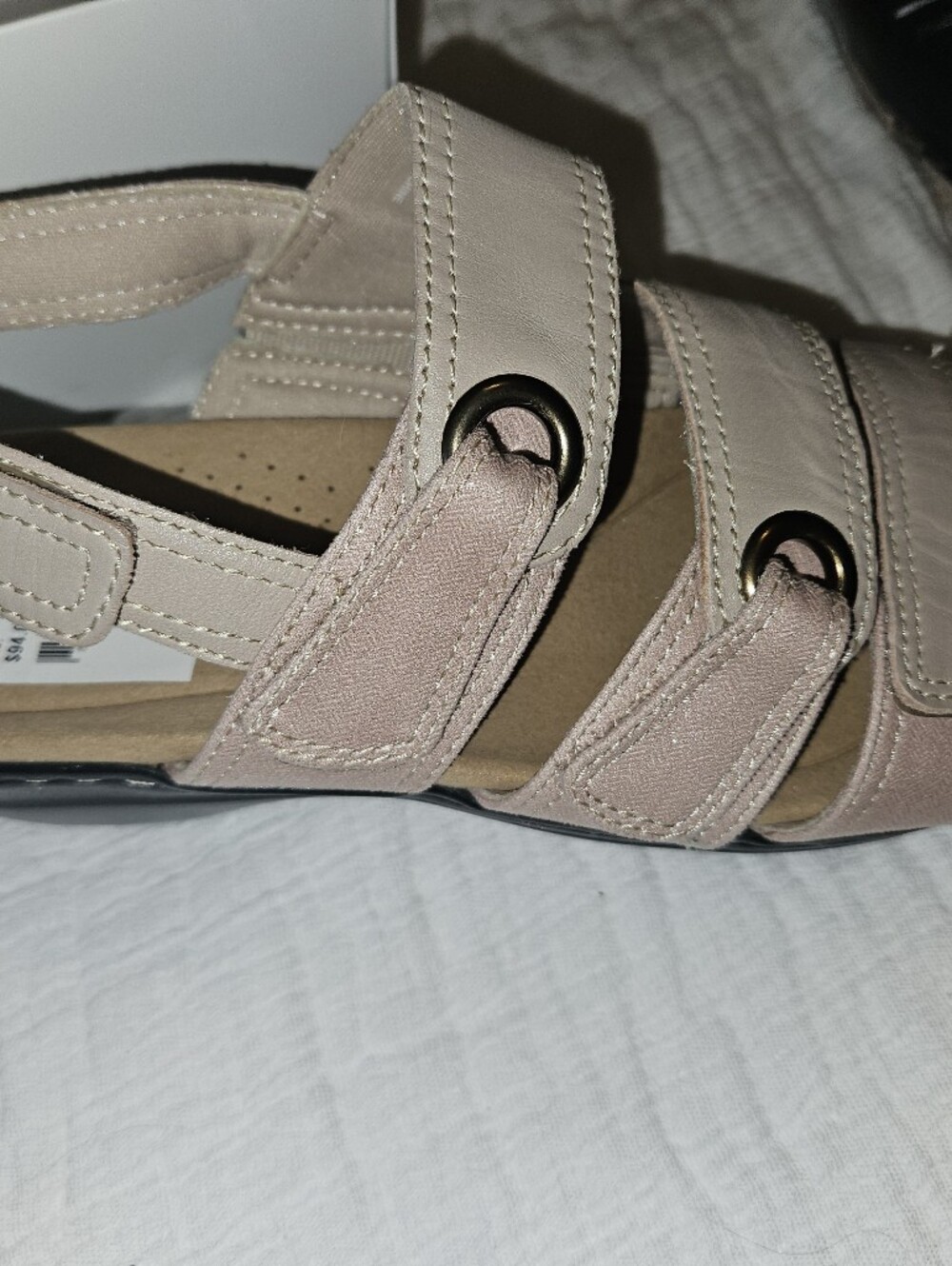 New Clarks Women's Neutral Beige Strappy Comfort Sandals